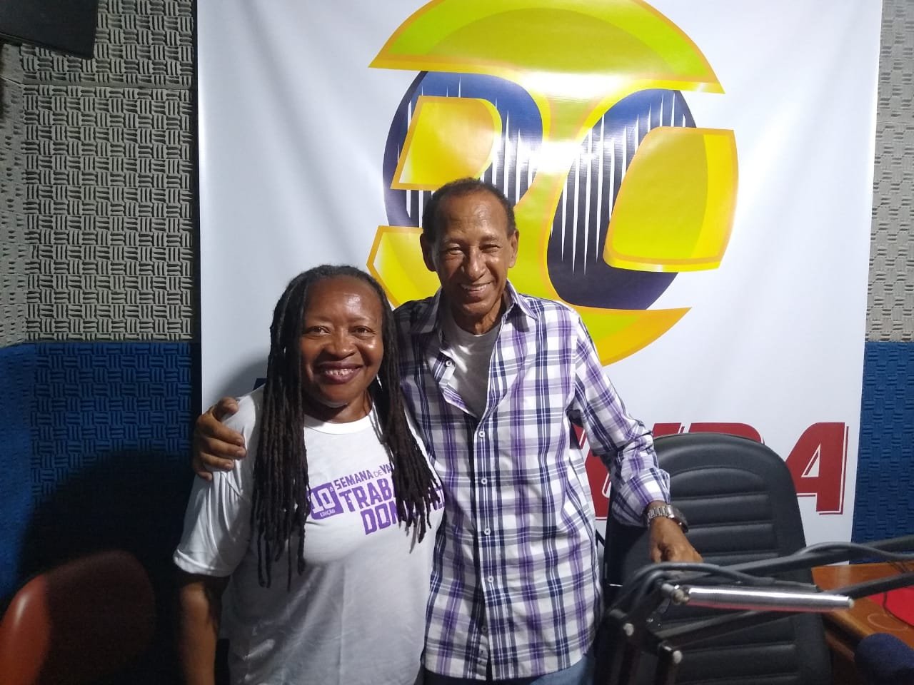 Diretora da FENATRAD concede entrevista à Rádio Cultura, em Salvador