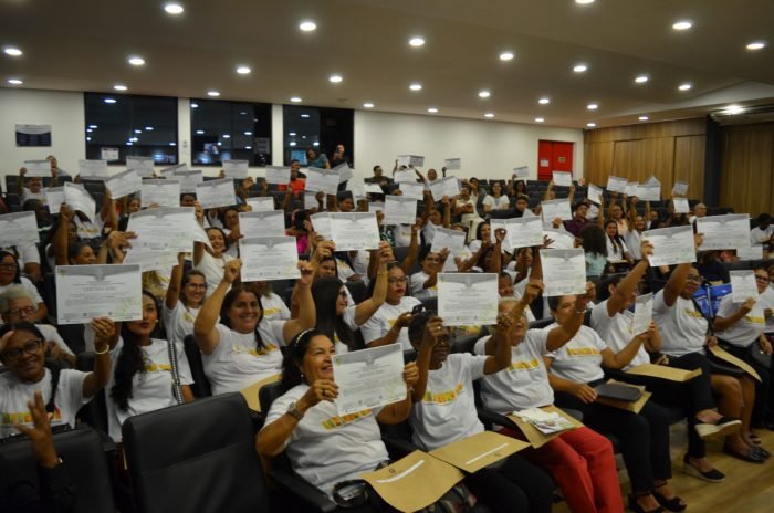 IFMA certifica trabalhadoras domésticas como cuidadoras infantil e de idoso