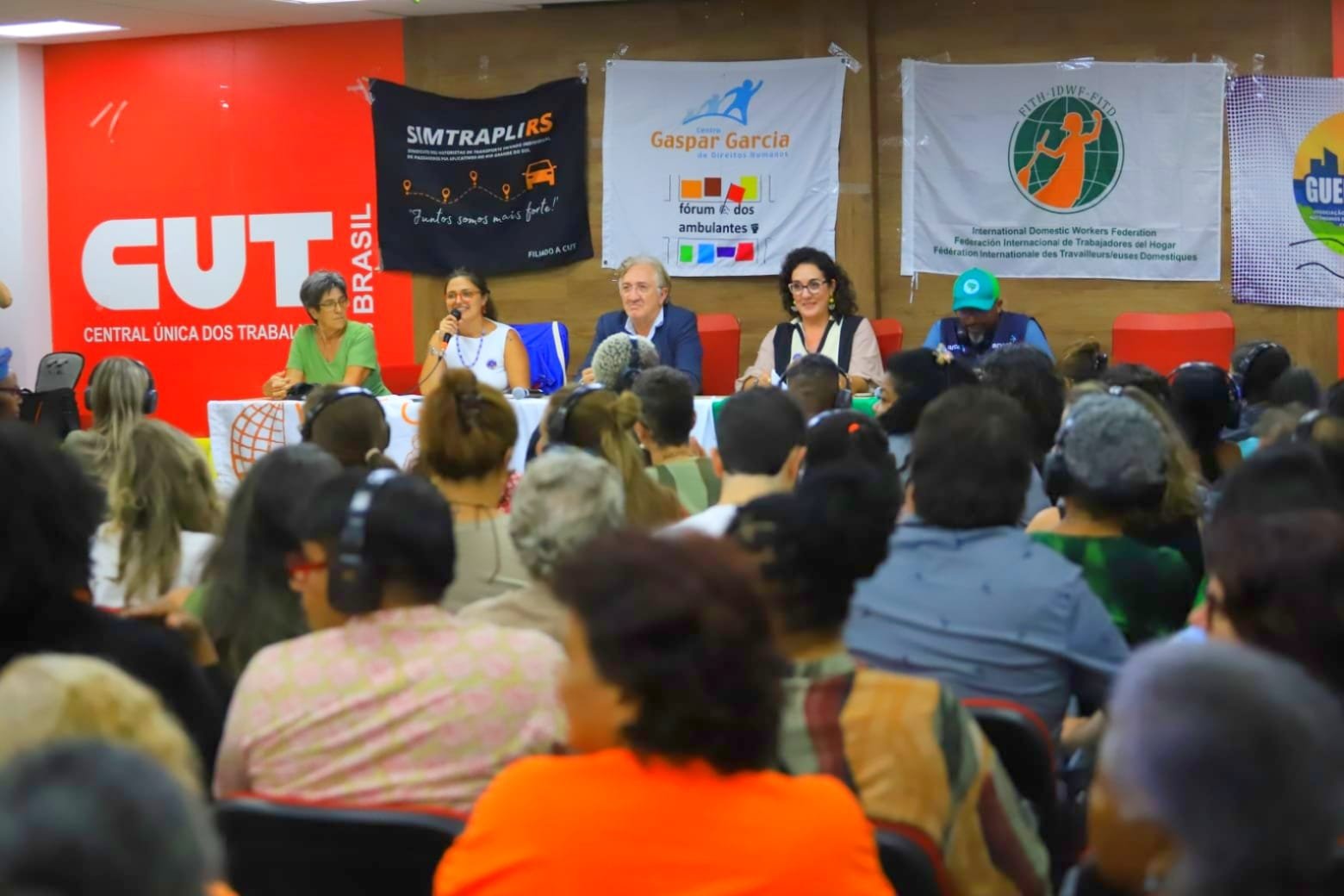 Aparecida Oliveira representa a FENATRAD no evento “Construindo Poder Coletivo para a Justiça Social”